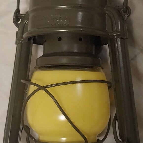 VINTAGE FEUERHAND STURMKAPPE DBP WITH ORIGINAL AMBER GLOBE - Picture 2 of 12